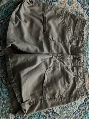 Lee Women's Olive Green Cargo Bermuda Shorts
